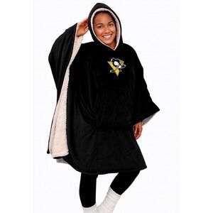 Pittsburgh Penguins NHL 60'' x 80'' Deluxe Plush‎ Team Wearable Oversized Throw